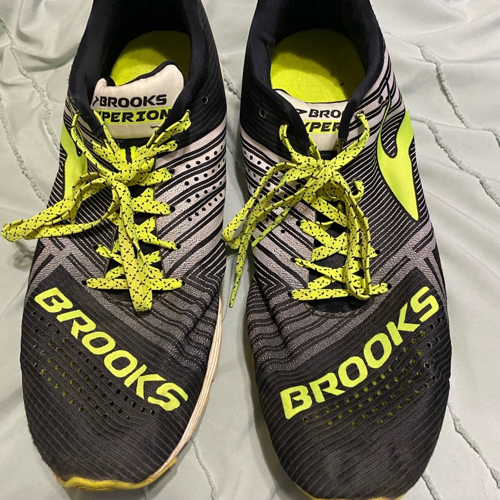 Brooks Men's Black and Yellow Running Shoes